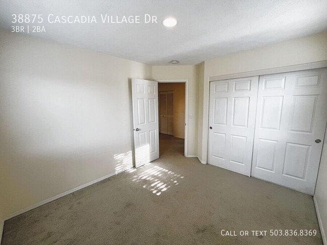 Building Photo - Light and Bright 3 Bedroom 2 Bathroom Home...