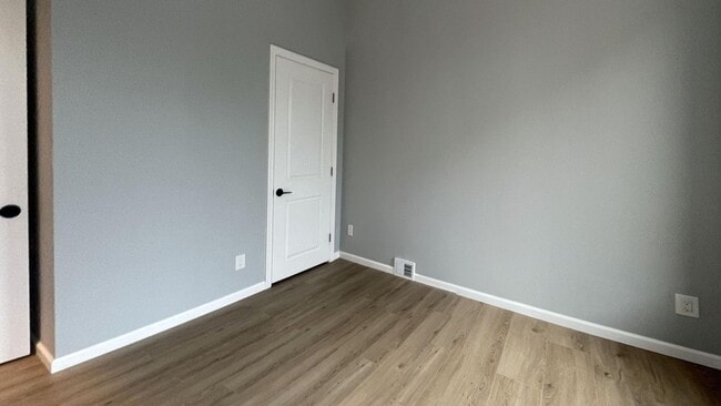 Building Photo - Breathtaking House for Rent wt Roof Deck