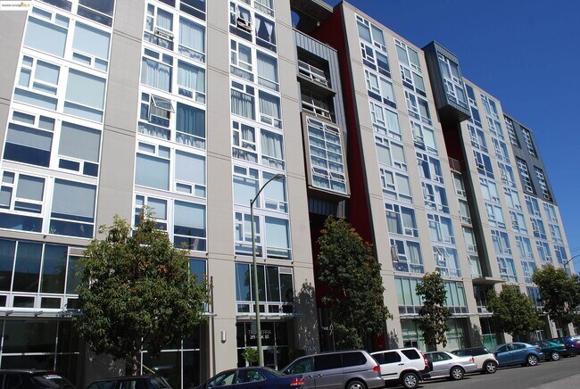 Building Photo - 311 Oak St