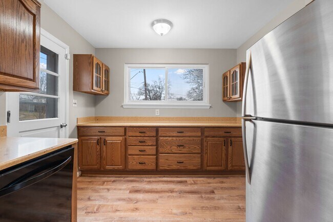 Building Photo - 4 Bed 3 Bath - Takoma Park Split Level - Move In Ready