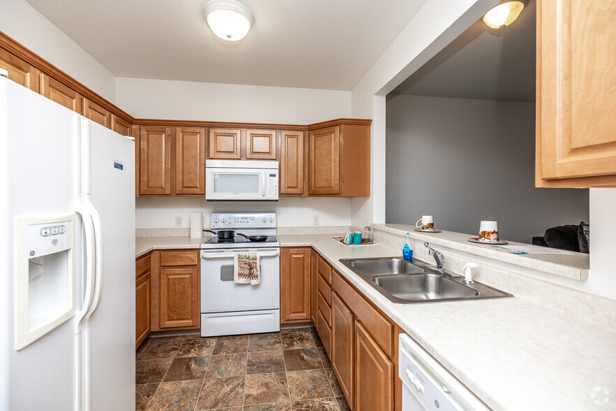 2BR - Kitchen - Rose Glen