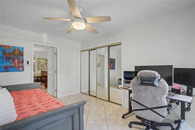 Building Photo - 9520 Seagrape Dr