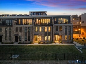 Building Photo - 444 W 6th St