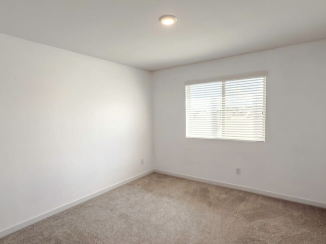 Building Photo - Newer Construction, Exquisite 4 Bedroom + ...