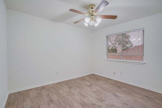 Building Photo - 1102 Black Locust Drive West