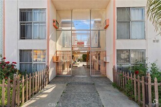 Building Photo - 141 South Ave 22