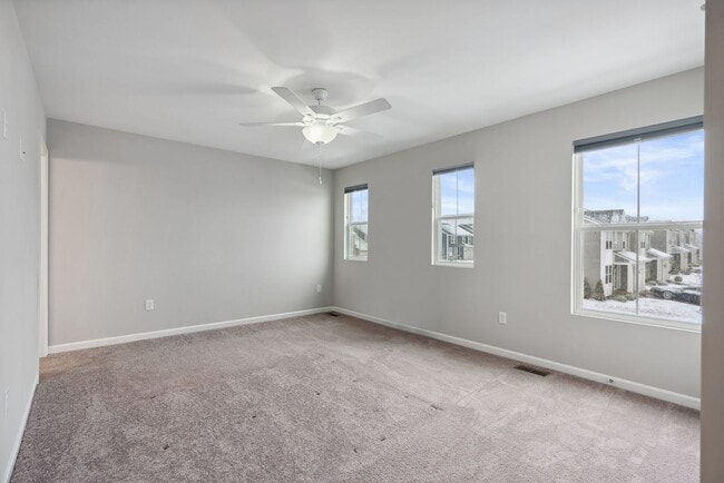 Building Photo - Spacious 3-Bedroom Townhome with Fantastic...