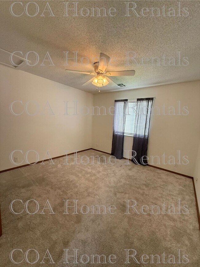 Building Photo - Great West side condo