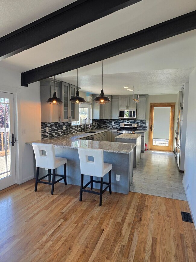 Building Photo - Spacious 5 Bedroom Home With Valley Views In SW Reno!