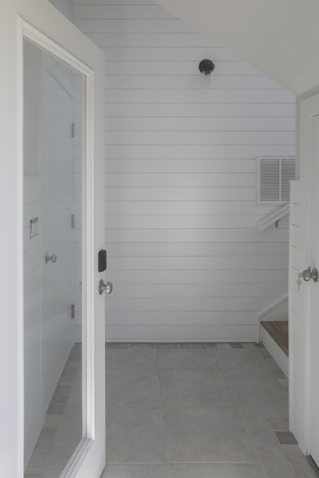 Building Photo - 8560 Heron Lagoon Cir