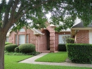Building Photo - 2609 Classic Ct E