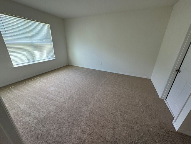 Building Photo - 5 bedroom 3.5 Bath House on Oakland Trails...