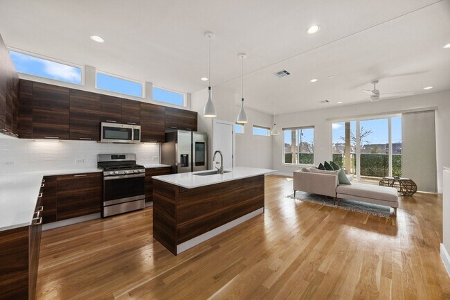 Building Photo - 4618 Nichols St