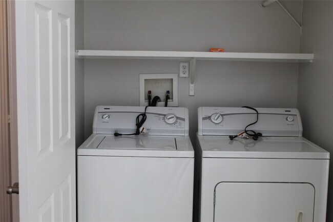 Building Photo - 2914 Pitzlin St