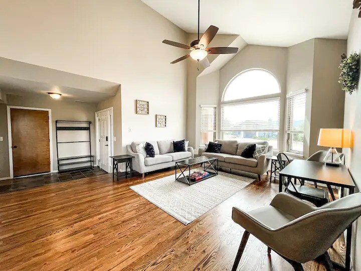 Building Photo - 15235 Diamondhead Ct