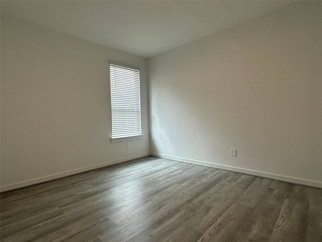 Building Photo - 2314 Cool Grns St