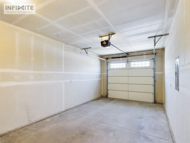 Building Photo - End Unit 3 Bedroom Condo in Bozeman