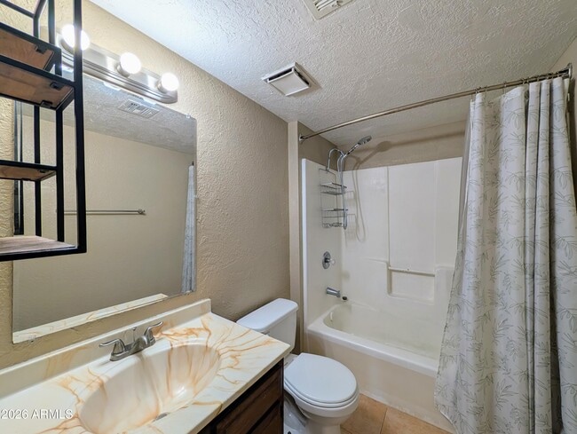 Building Photo - 9228 N 7th Ave