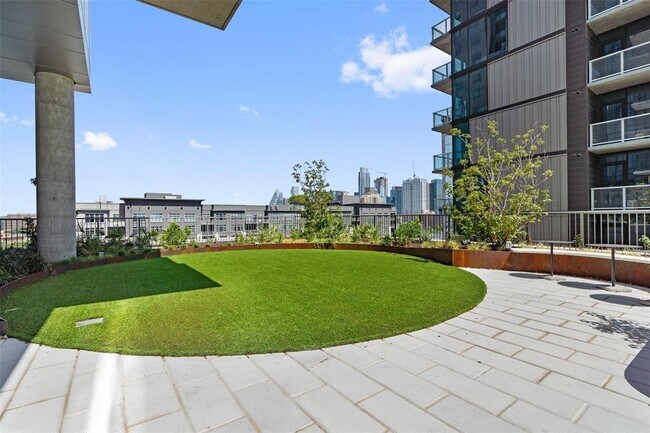 Building Photo - 44 East Ave