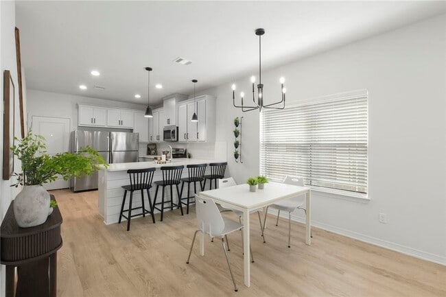 Building Photo - 226 Richards St