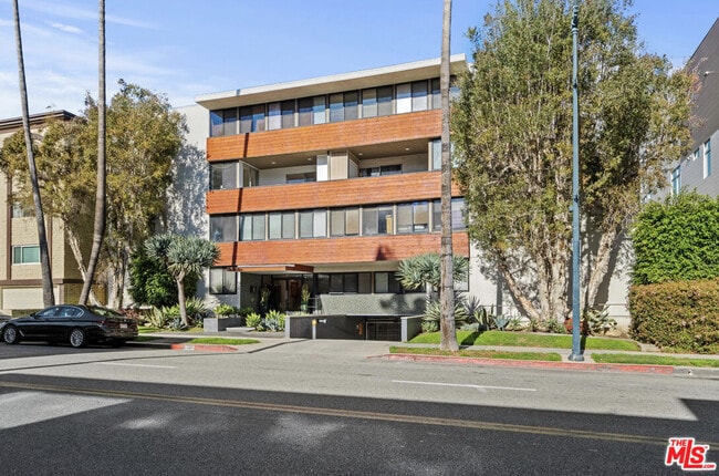 Primary Photo - 262 N Crescent Dr