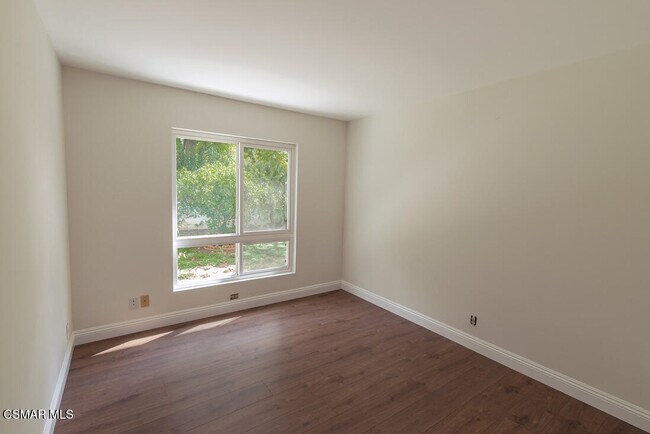 Building Photo - 1074 Elfstone Ct