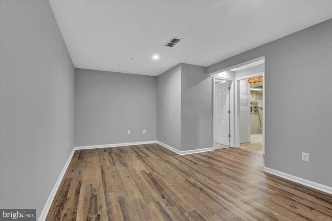 Building Photo - 658 Boxwood Dr