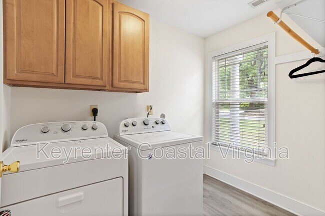 Building Photo - 40 Normandy Ln