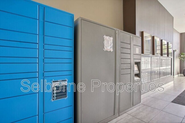 Building Photo - 1401 Jackson St