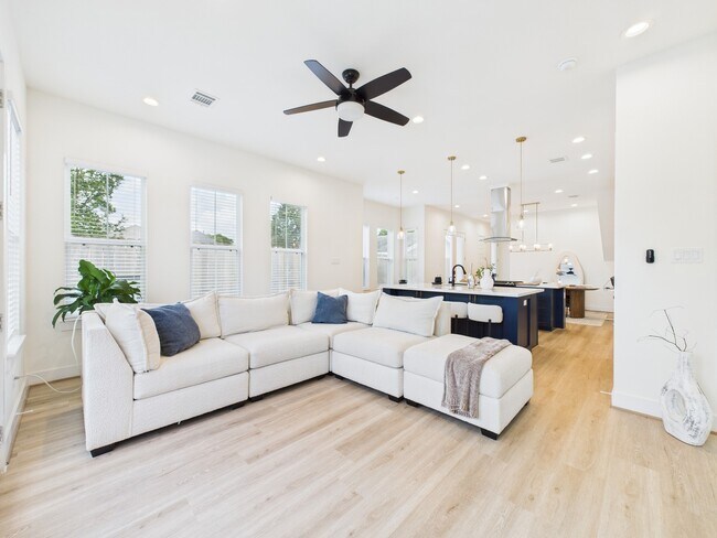 Building Photo - 4306 Idaho St