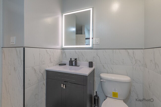 Building Photo - 6259 W Peterson Ave