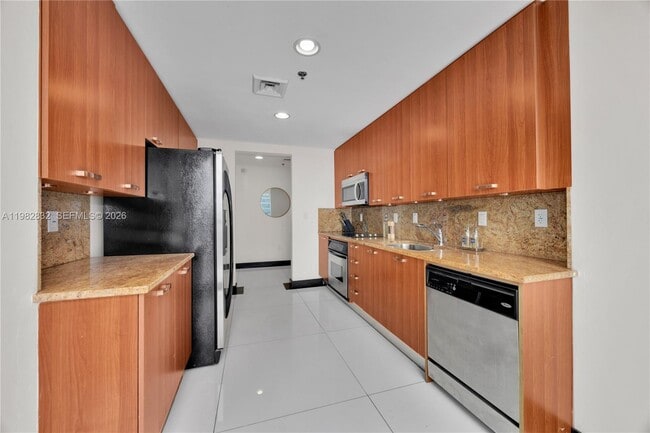 Building Photo - 1395 Brickell Ave