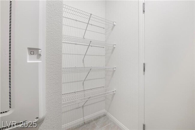 Building Photo - Single Story 3 bedroom, 2 bath home in the...