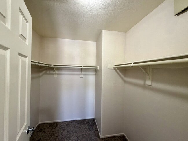 Building Photo - GATED 3 BED 2.5 BATH 1 CAR GARAGE SINGLE FAMILY HOME WITH COMMUNITY POOL