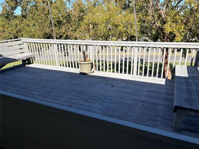 Building Photo - 1326 Hillview Dr