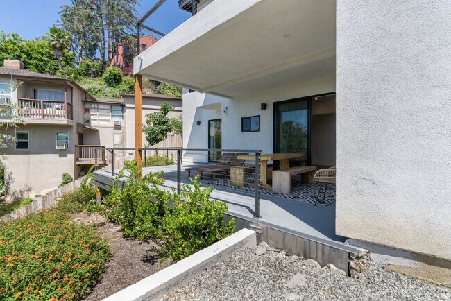 Building Photo - Stunning Views from Silver Lake Hillside Home for Rent with Spectacular Views
