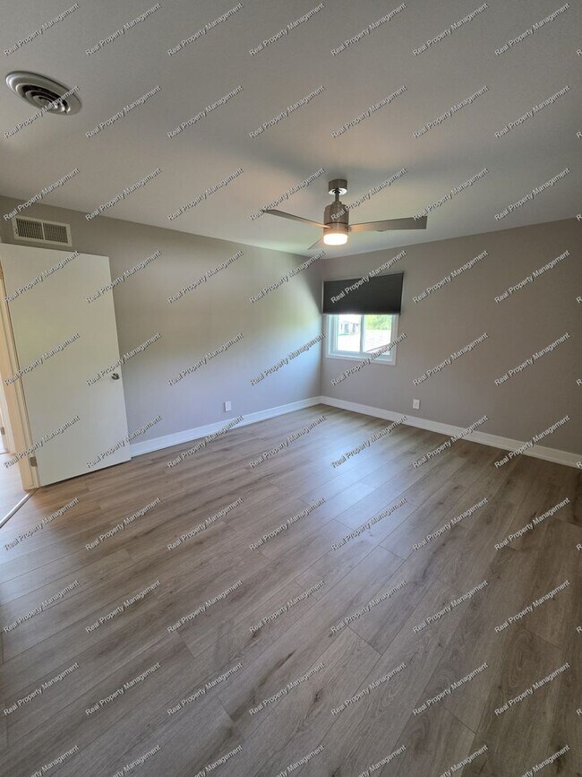 Building Photo - Stunning Munster 4 Bedroom House