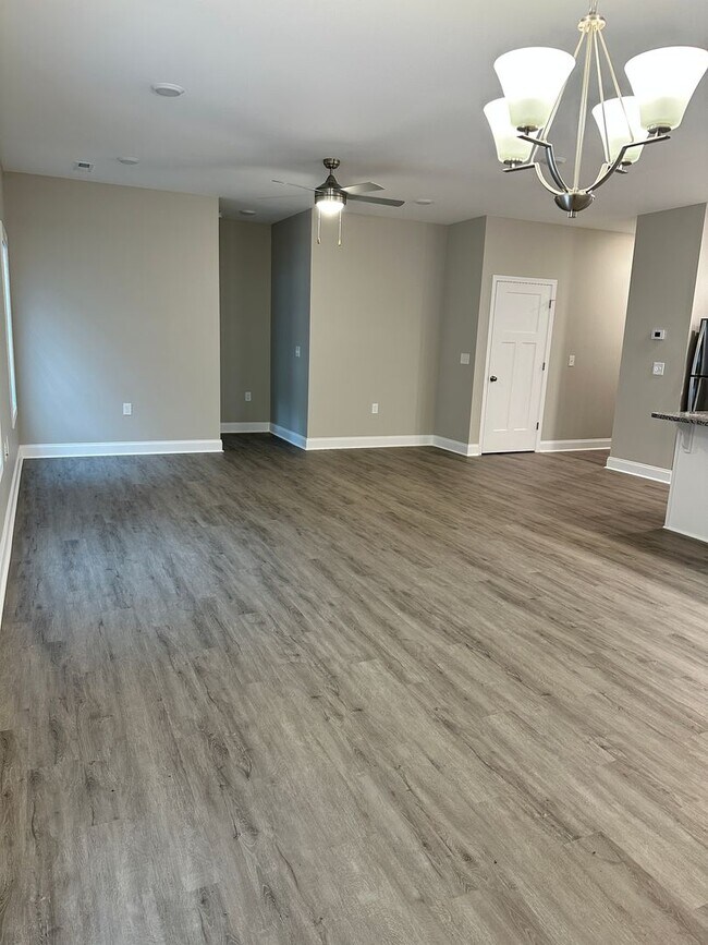 Building Photo - 2766 Cedrus Ave