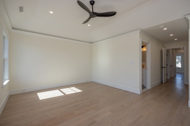 Building Photo - 7 Victoria Ln