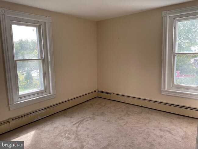 Building Photo - 1410 Longford Rd