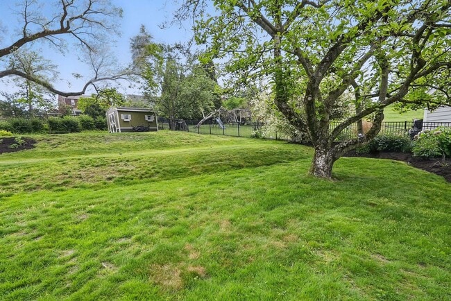 Building Photo - Charming 5 Bedroom, 3.5 Bathroom Home in M...