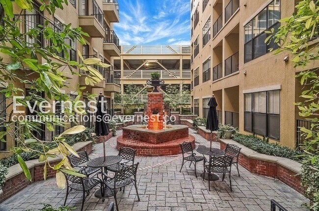 Building Photo - Chic 1 Bed, 1 Bath Condo with Carport/ Available Now!