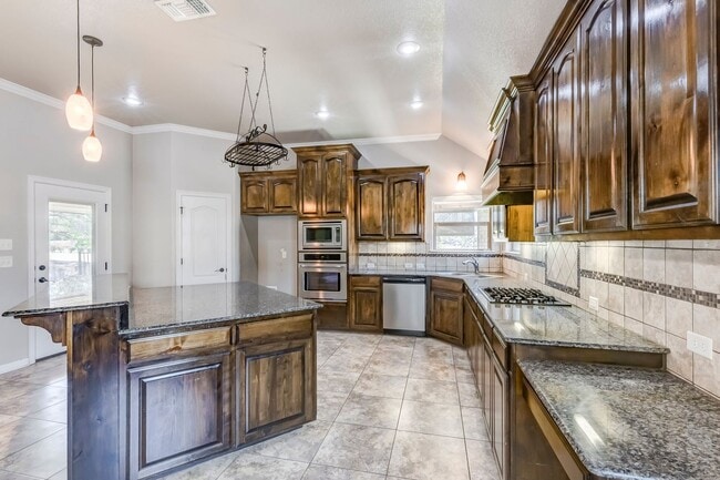 Building Photo - 7026 Chimney Hill Dr