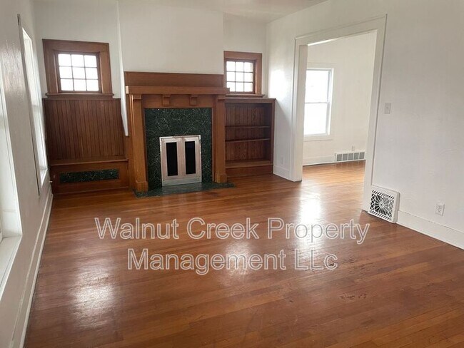 Building Photo - 1184 W 8th St