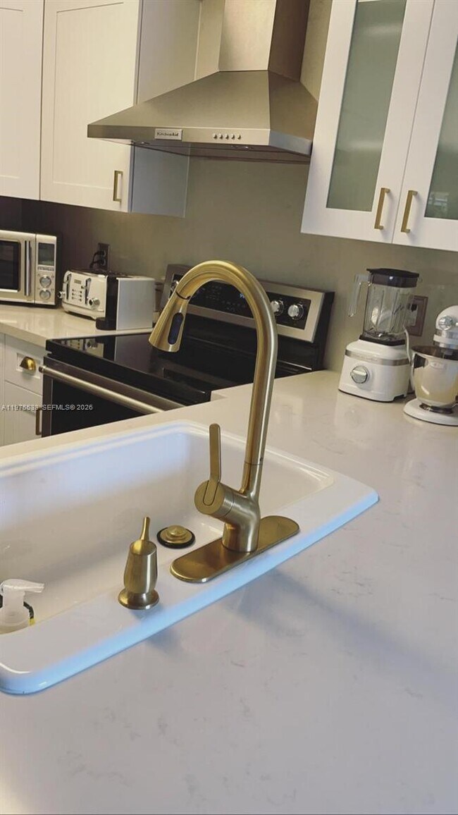 Building Photo - 6104 NW 114th Pl