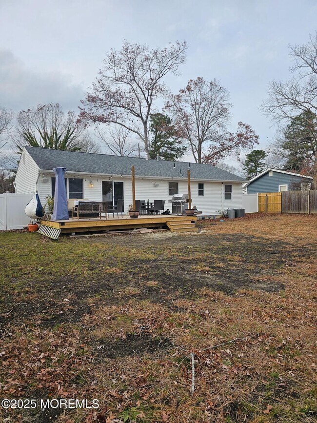 Building Photo - 123 Spinnaker Ave