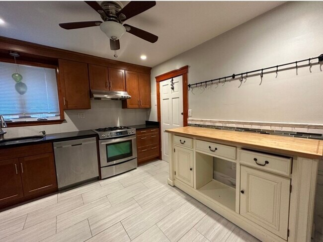 Building Photo - 101 Colborne Rd