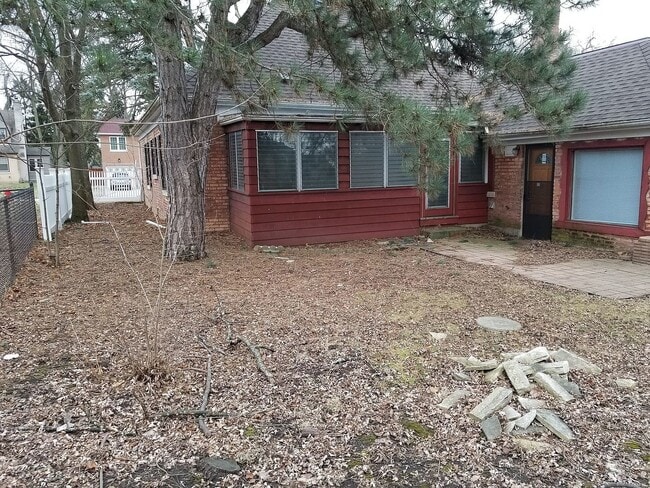 Building Photo - 6826 N Knox Ave