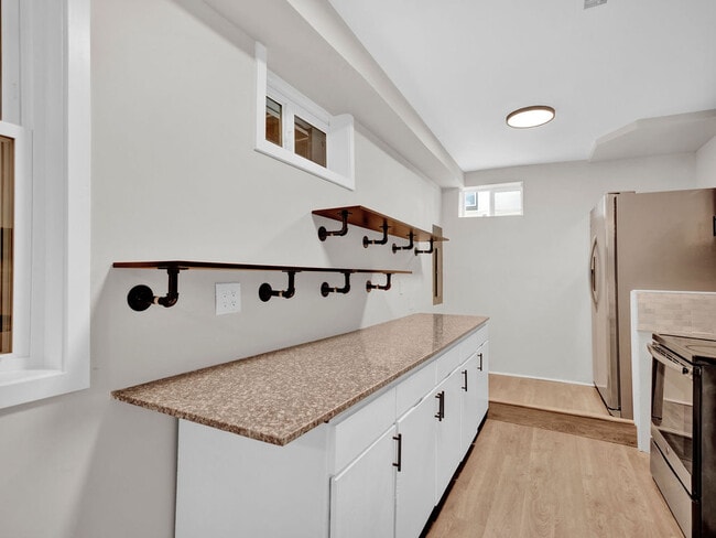 Building Photo - 1214 E Eager St