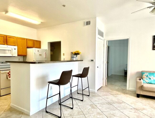 Building Photo - Amazing Furnished or Unfurnished 2-Bedroom...